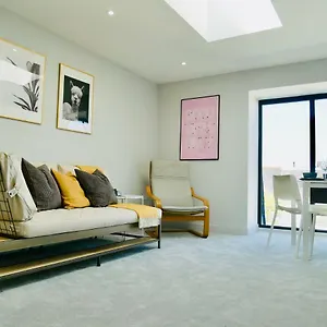 Stunning Sea View Near The Beach, & Poole Apartment